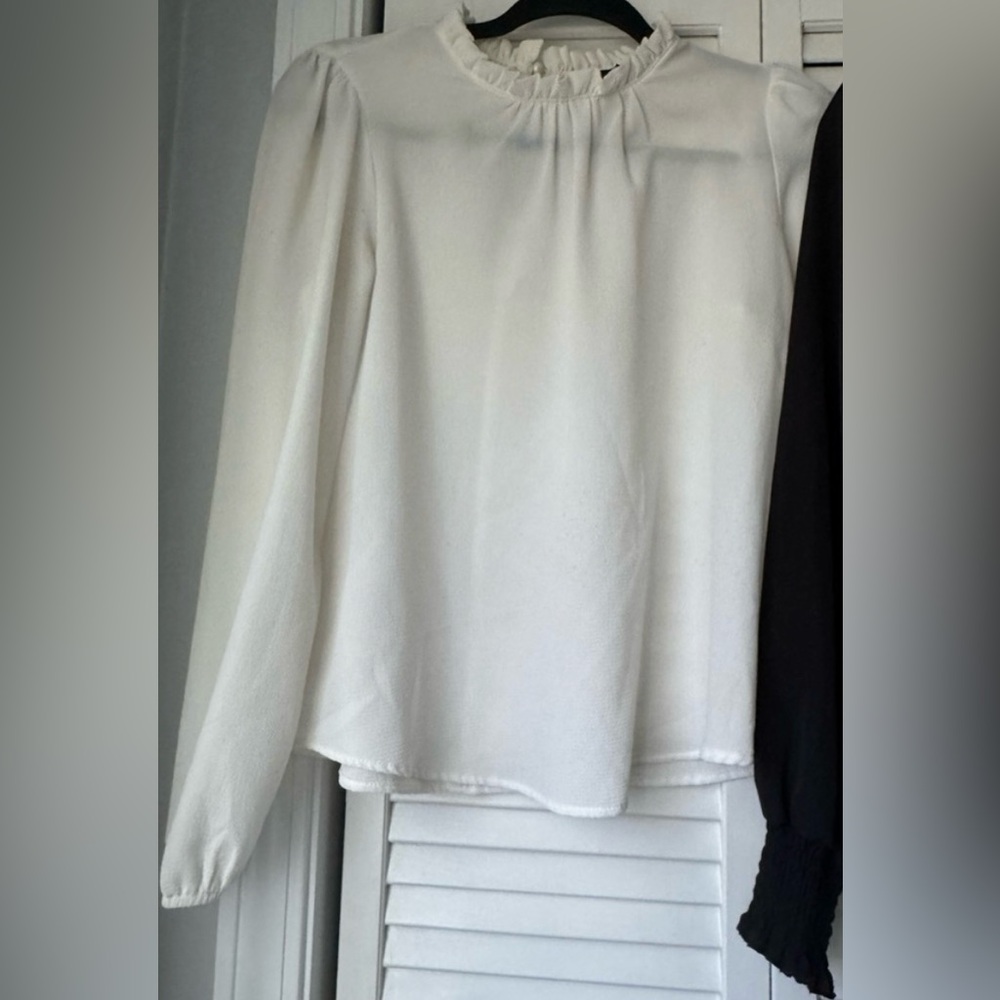 3 set of blouses - Picture 4 of 5